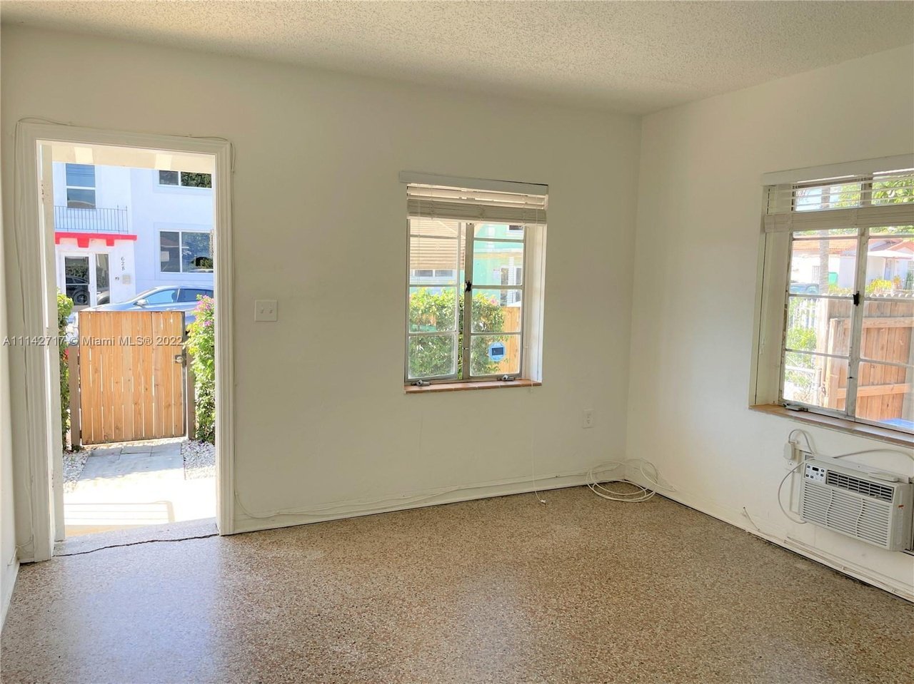 635 SW 16th Ave