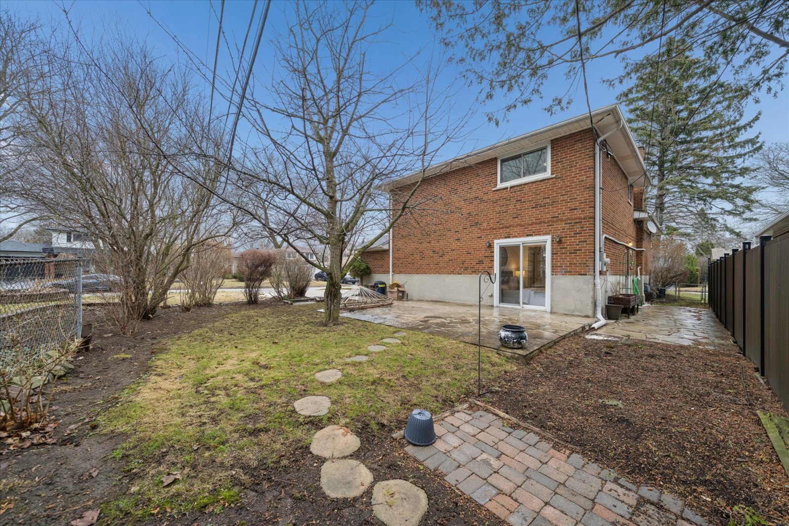 2 Valleycrest Ave