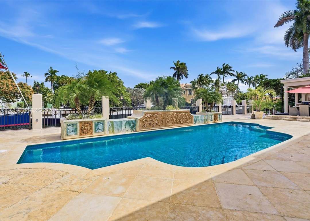 628 Coral Way