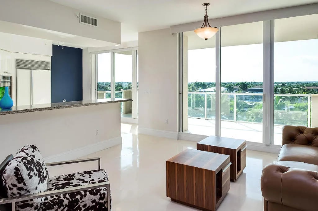 1063 Hillsboro Mile Apt 404