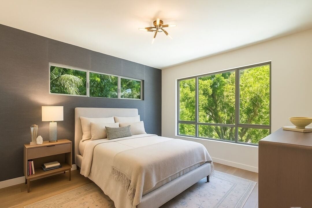 Halo Crest, Queens Rd, 90069