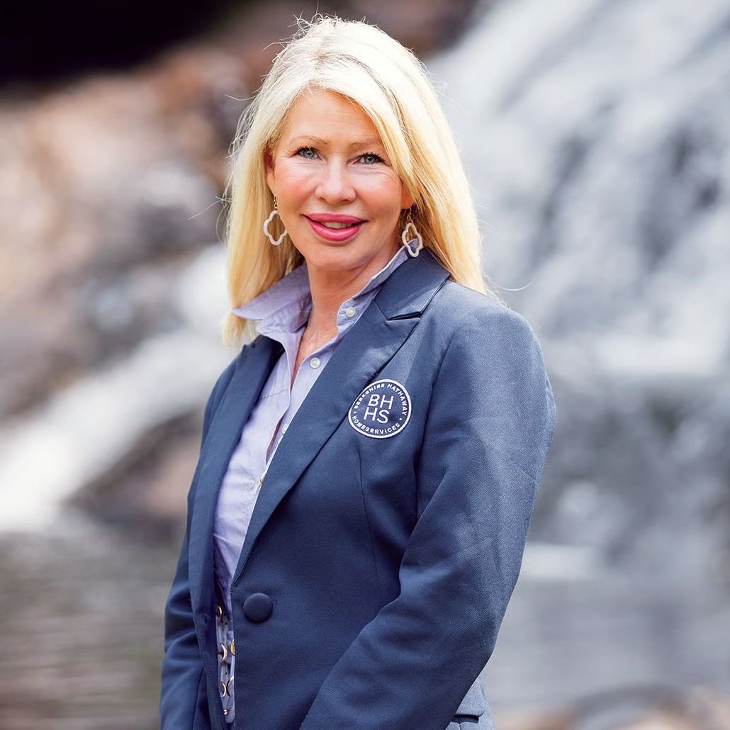 Mitzi Rauers Highlands, NC Real Estate Agent Headshot