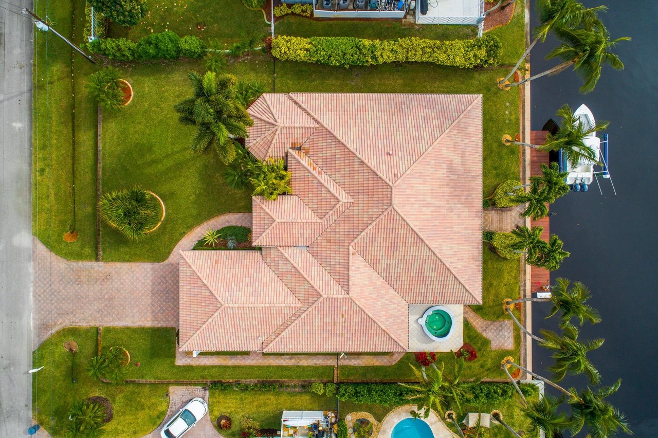 2712 NW Howard Creek Ln