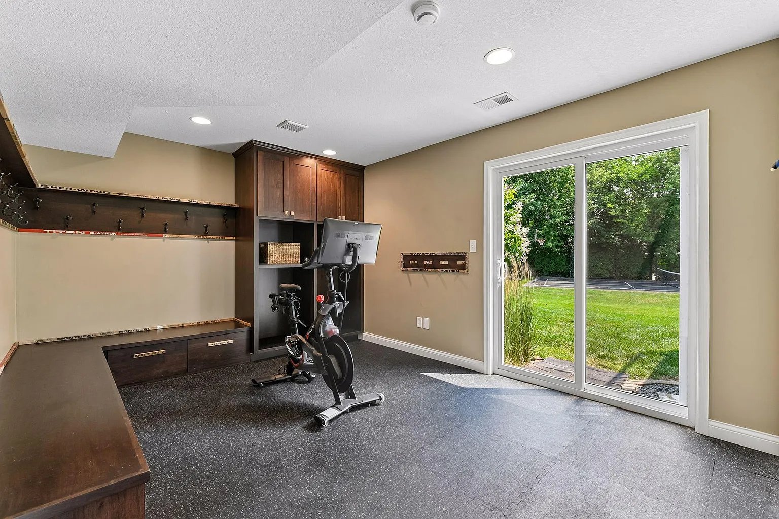 Stunning 2-Story in Springfield Community