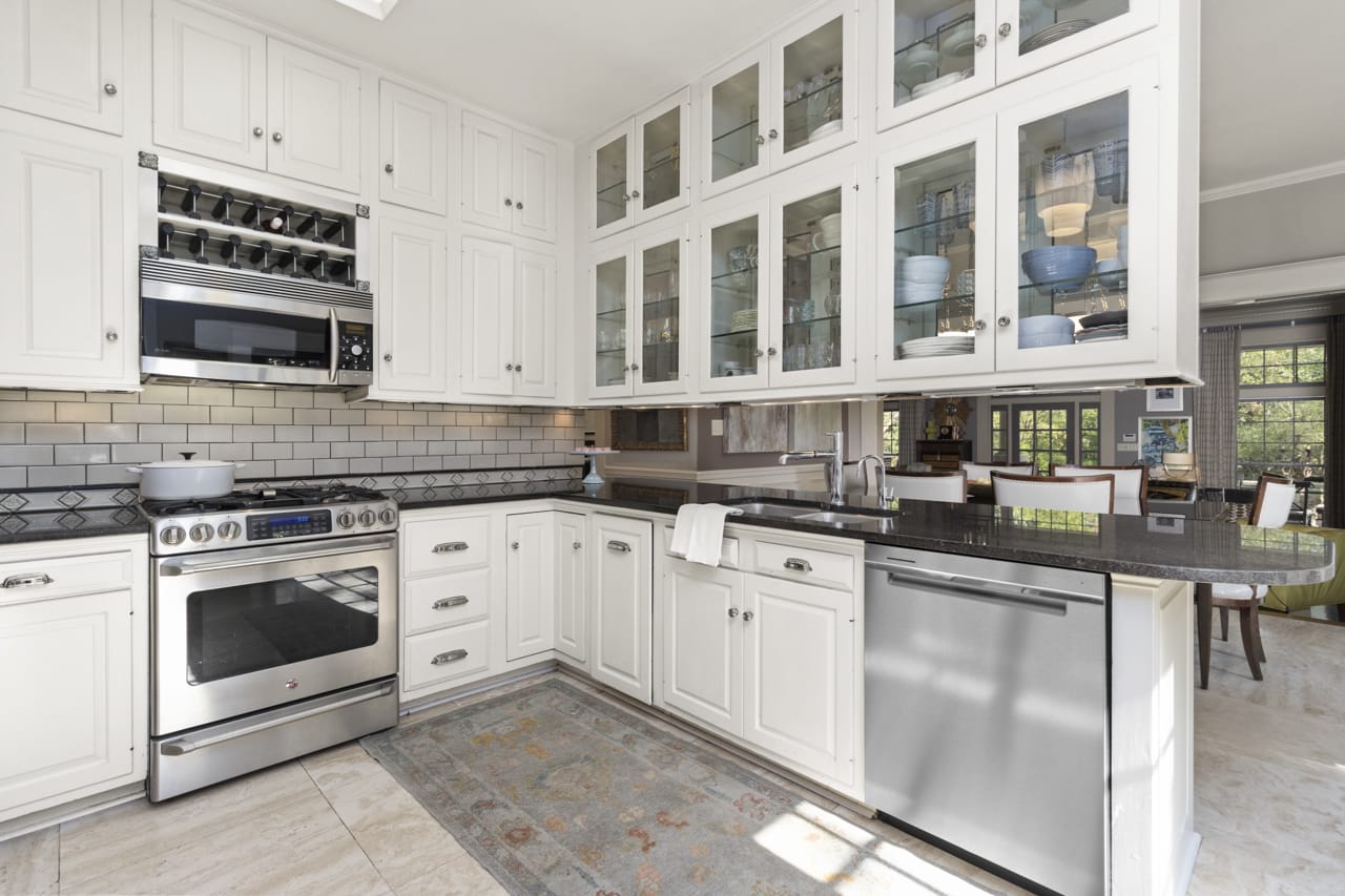 302 W Dobbs St