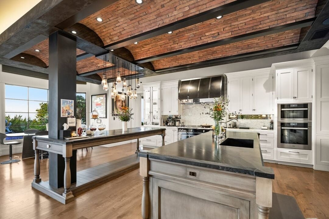 Stone Ridge Ln, 90077