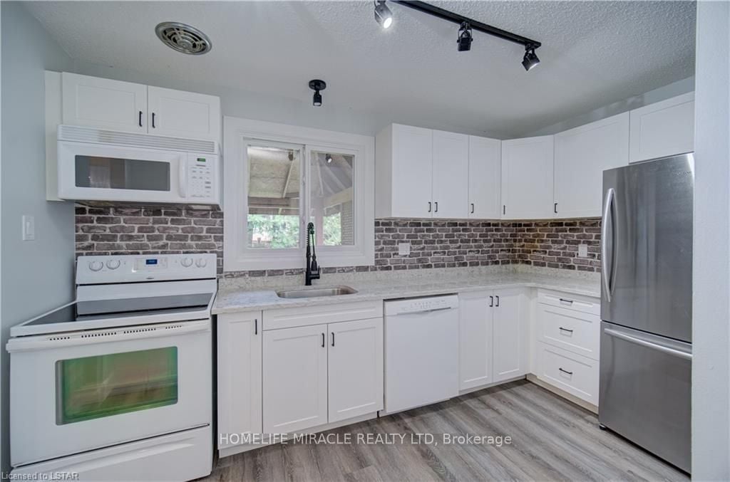 29 Ranchwood Cres
