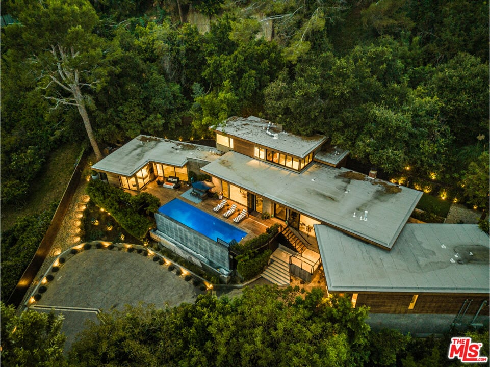 Majestic Oasis