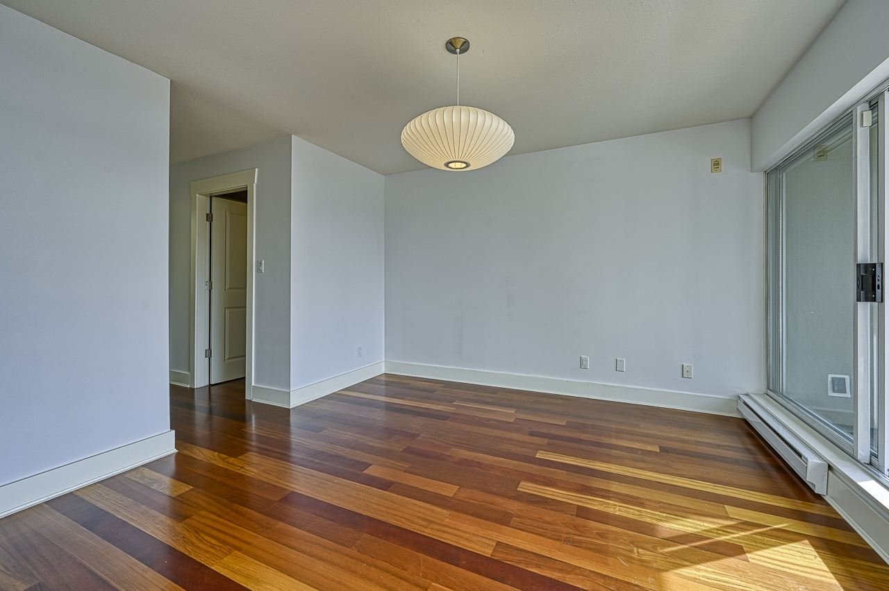 302-2455 Bellevue Ave