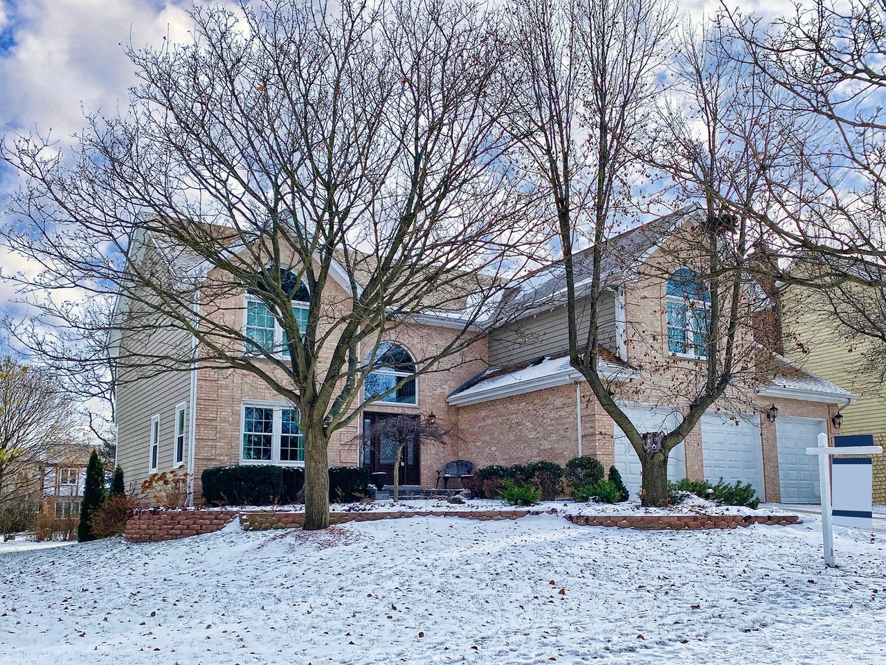 1045 Cherrywood Ln