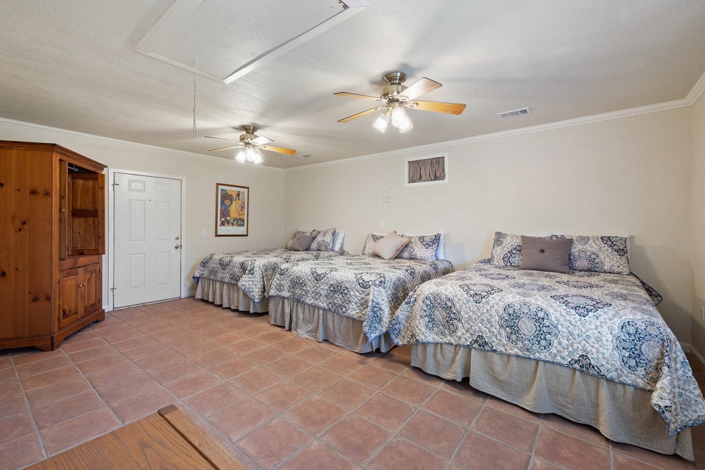 Stunning Waterfront Retreat in the Heart of Kingsland