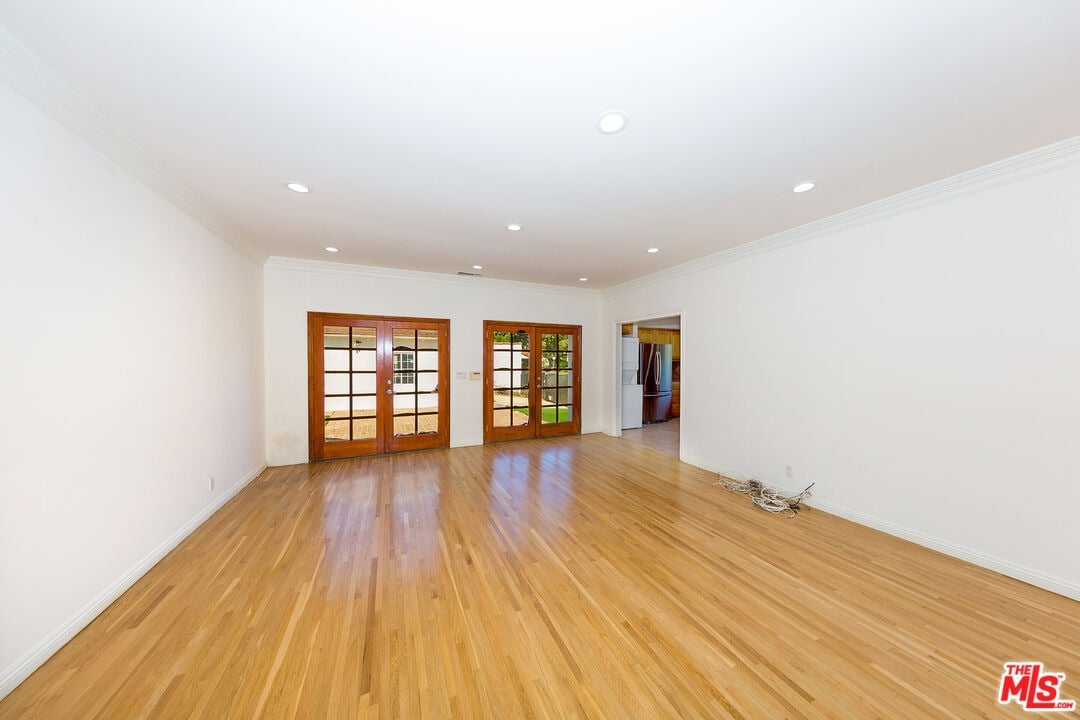 1105 S La Peer Dr