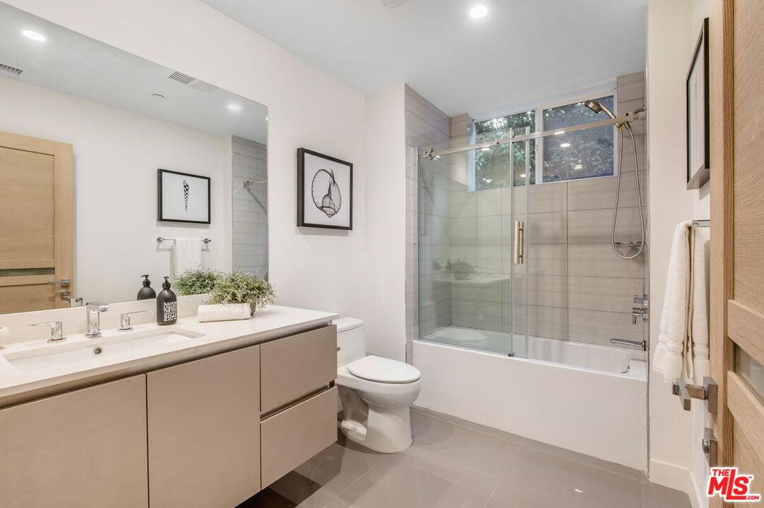 1367 N Alta Vista Unit: 301