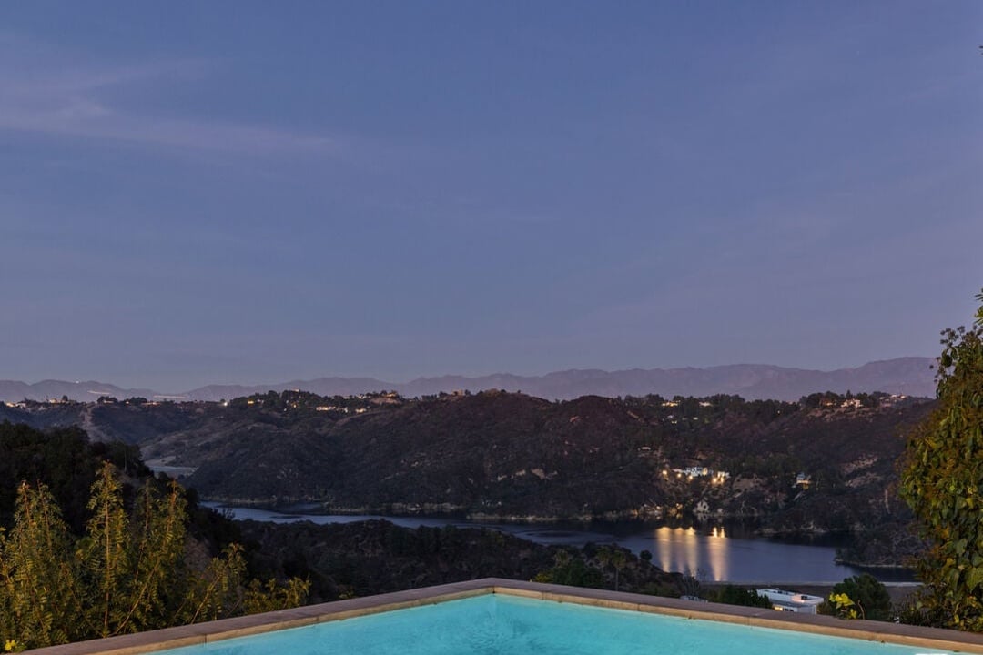 Aria Vista, Stradella Rd, 90077