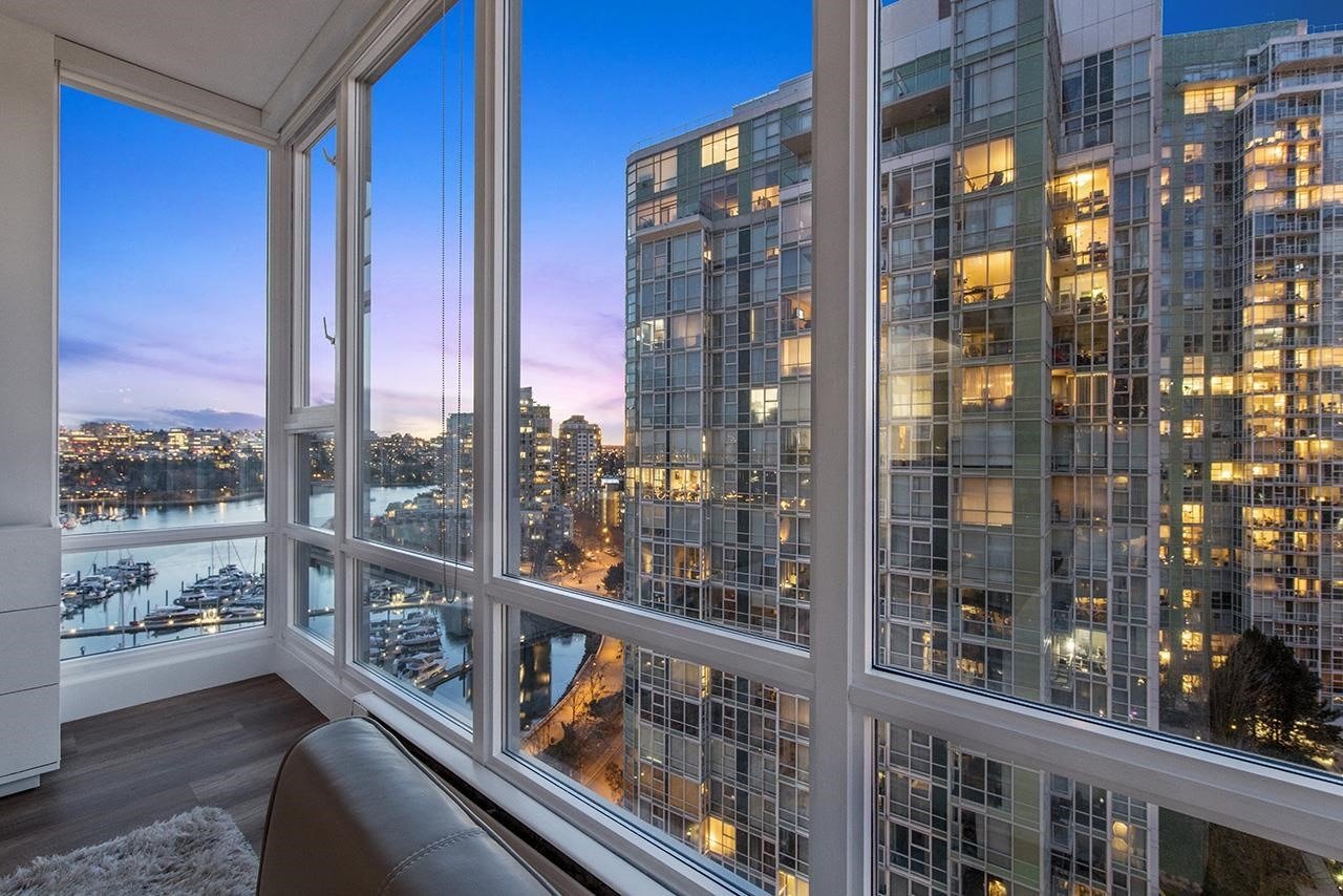 1067 Marinaside Crescent, #1906