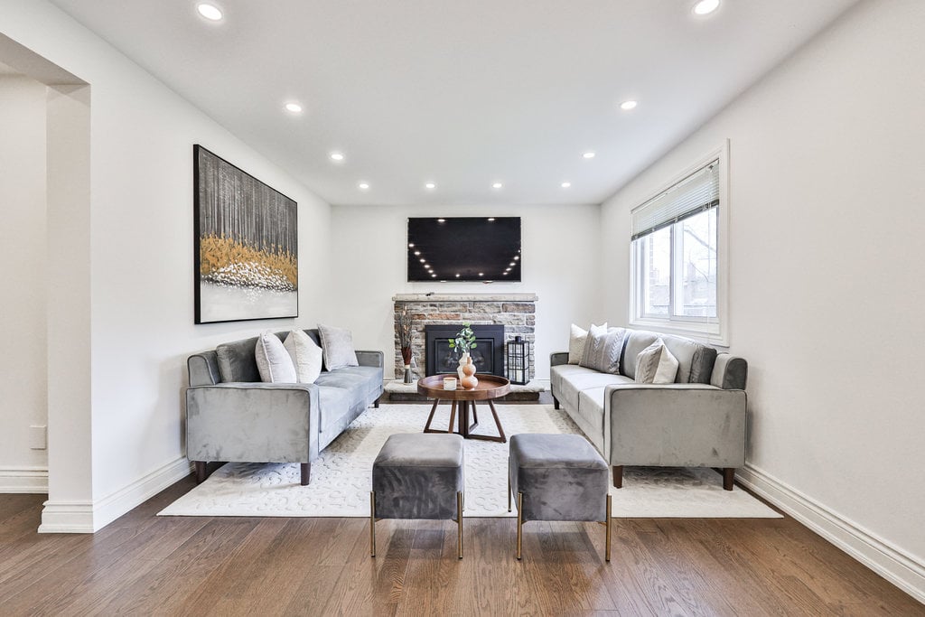2500 Poplar Cres