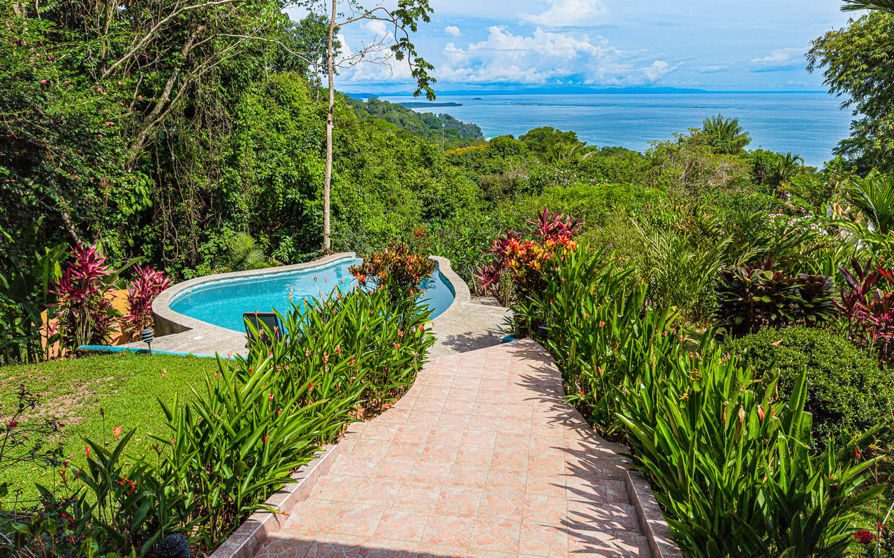 WHALE’S TAIL OCEAN VIEW ESTATE WITH EXTRA LOT 