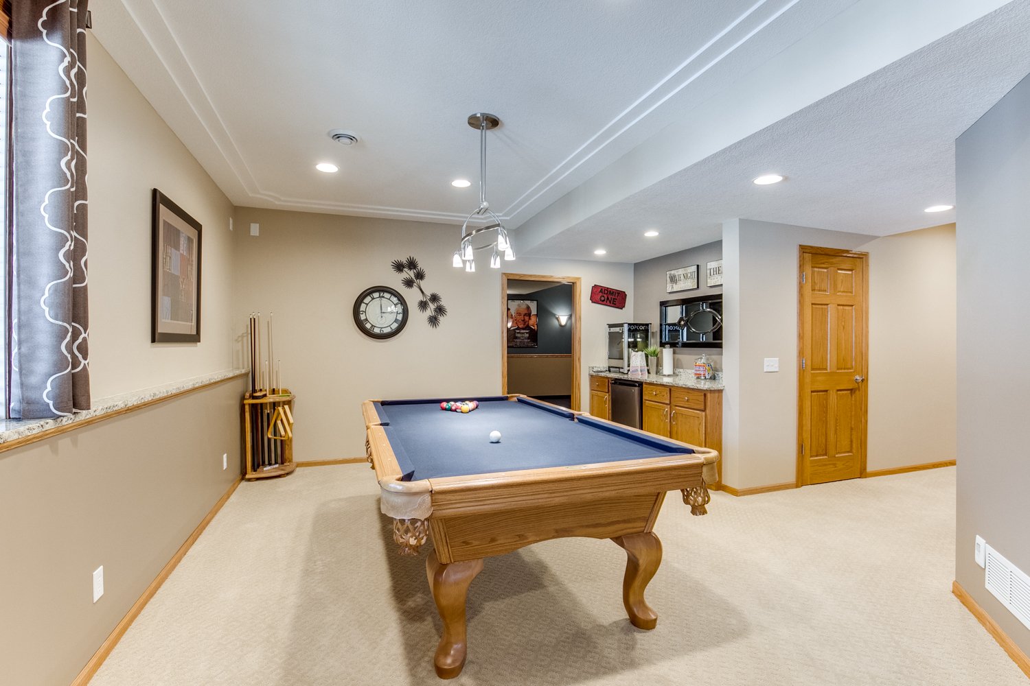 Beautiful 2-Story in Desirable OakParke Estates