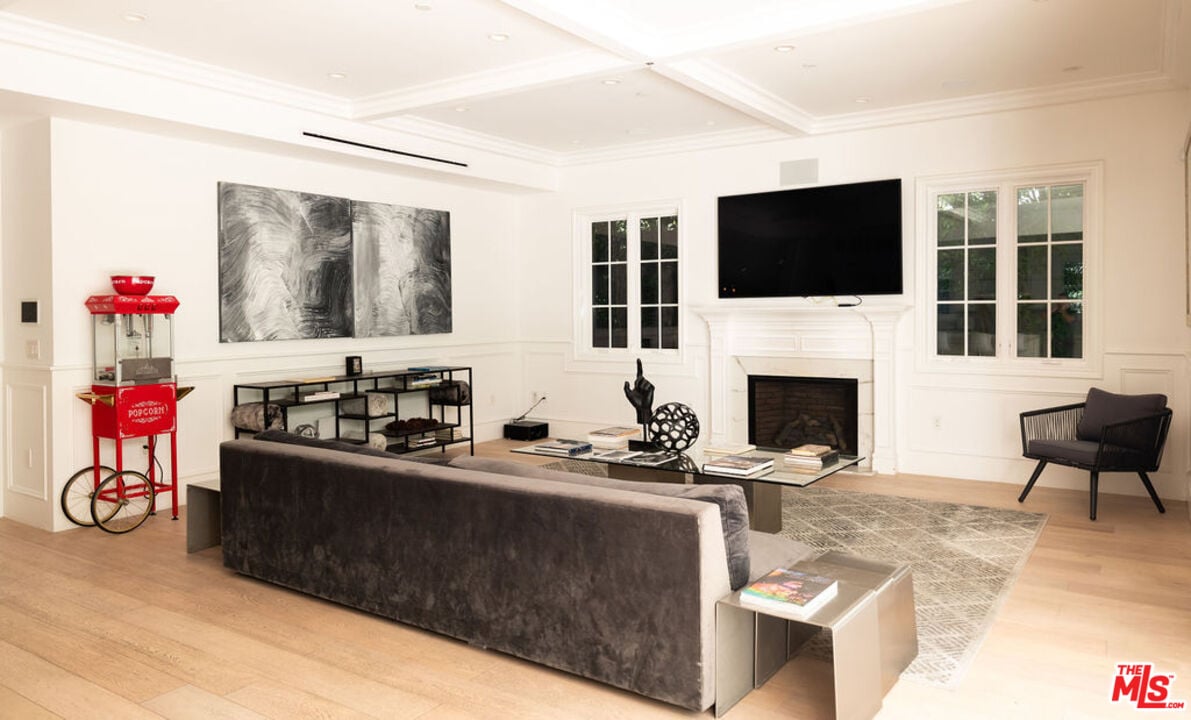 Highcliff Vista, N Stanley Ave, 90036