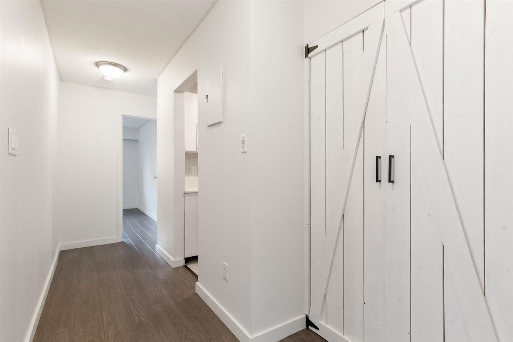341 W 3rd St, #203