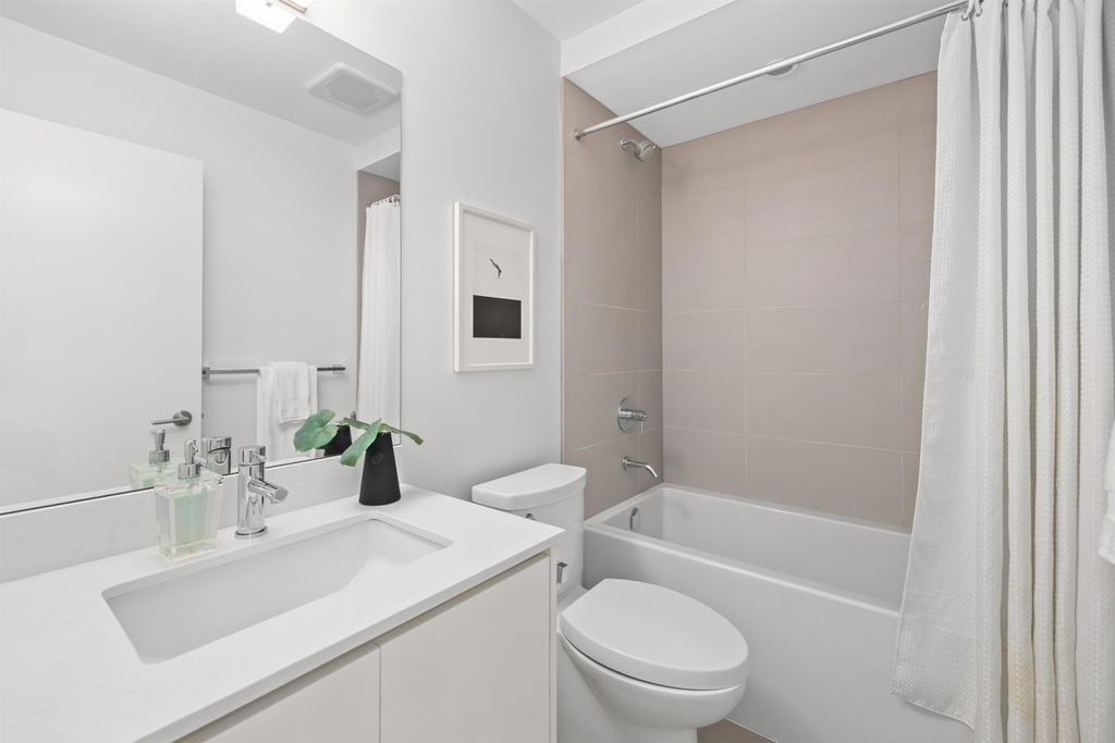3187 Quebec St