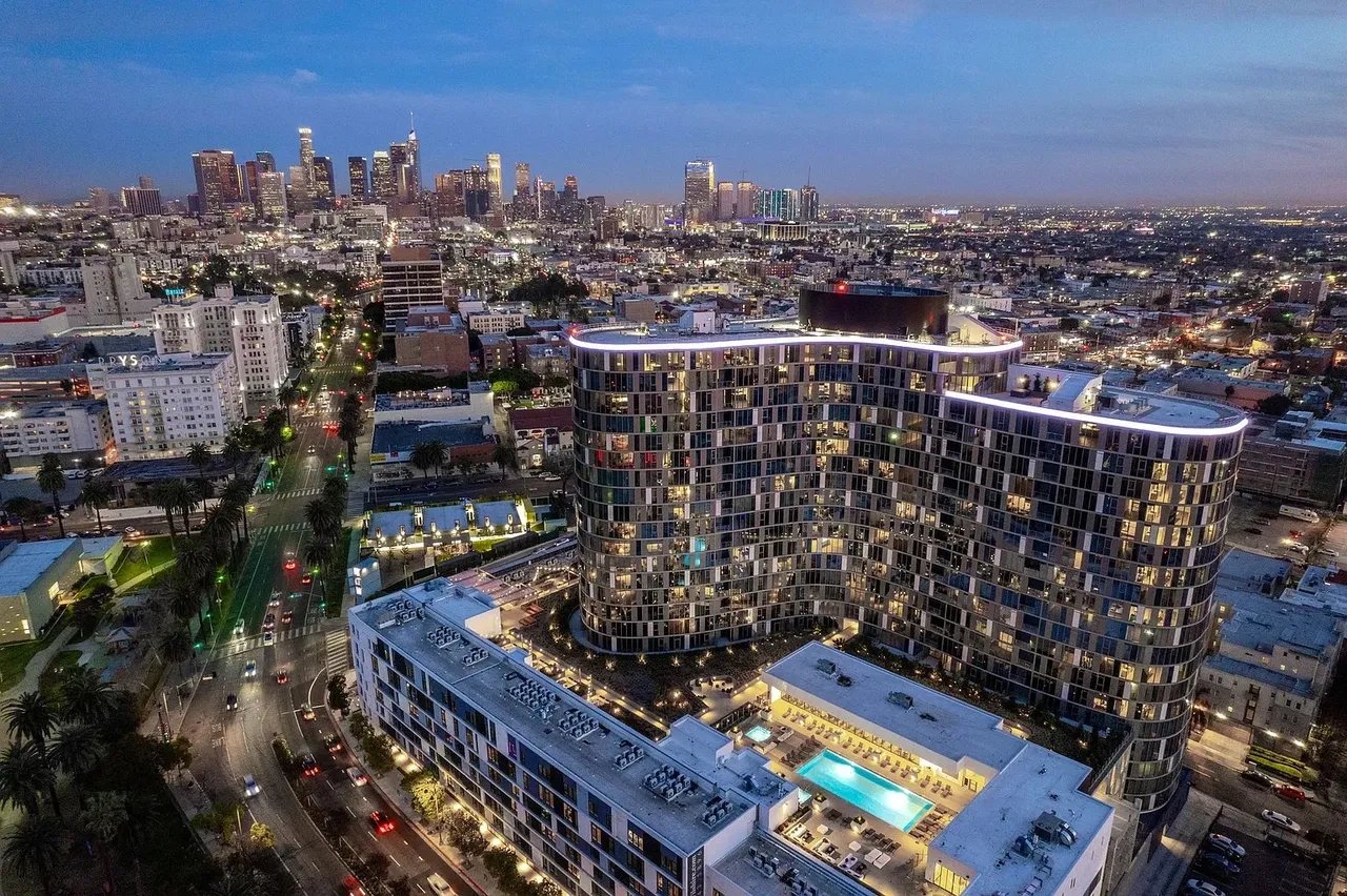  Where to Live in Los Angeles: A Young Professional's Guide to Luxury Neighborhoods (2026)