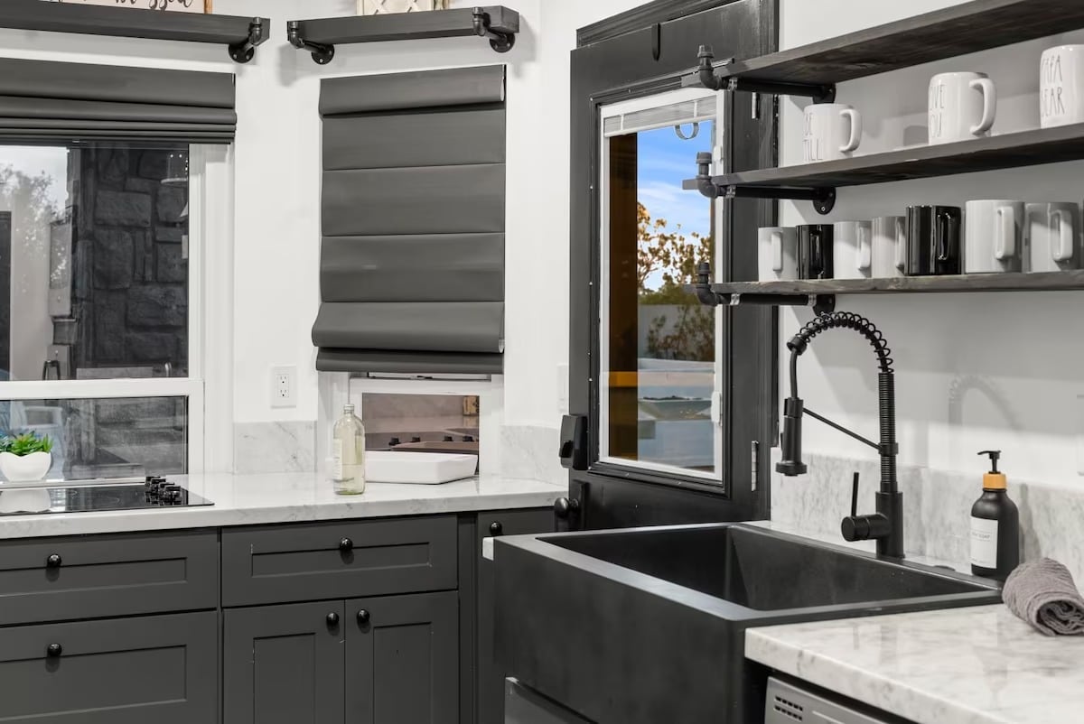 Phoenix Luxury! Pickleball | Free Heated Pool | Hot Tub