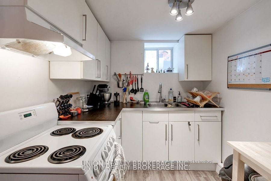 184 Humberside Ave, Lower Unit