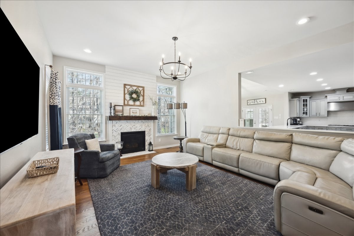 4513 Lake Summer Mews