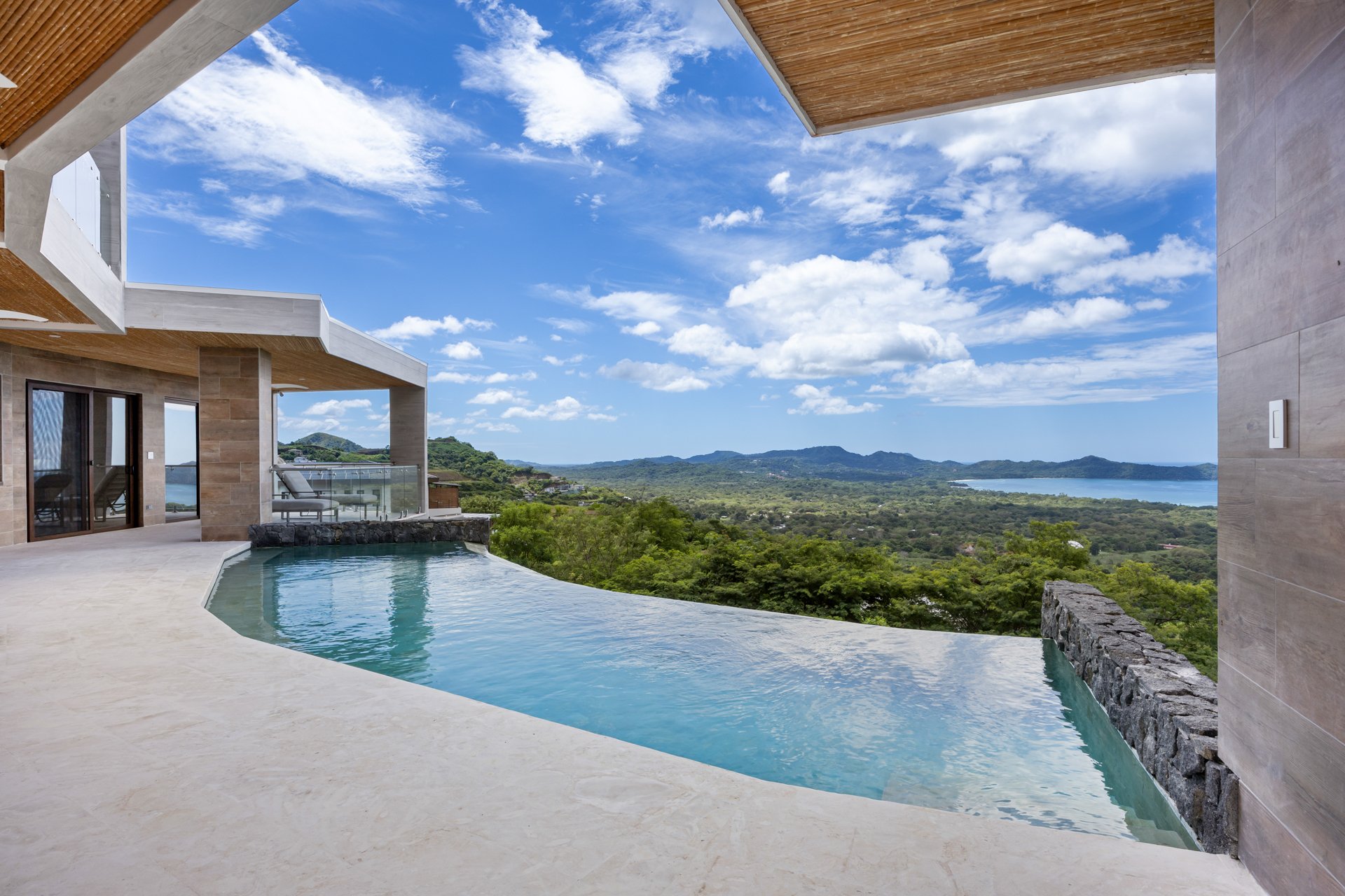 Casa Manta Ray | Indulge in Luxury with Stunning Flamingo Beach Views!