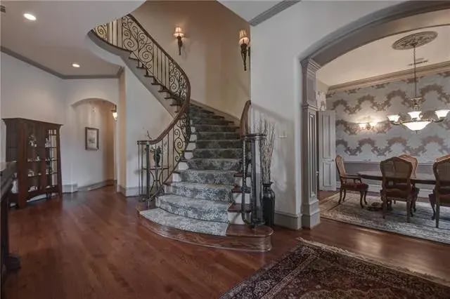 3016 Shelton Way