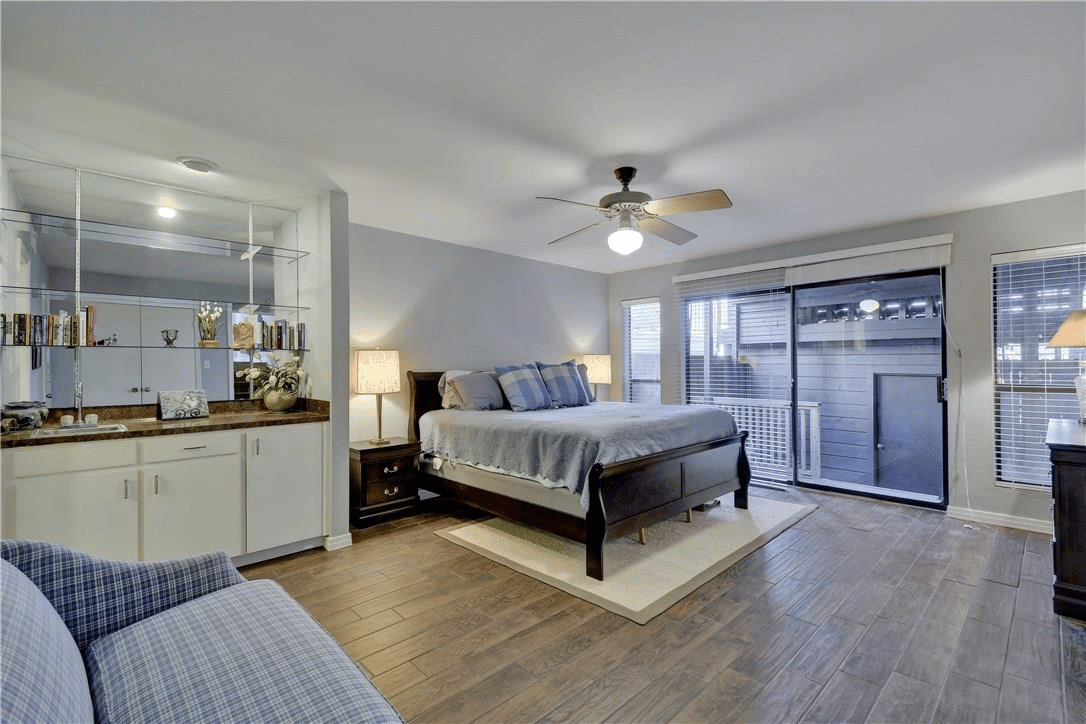 411 North Horseshoe Blvd