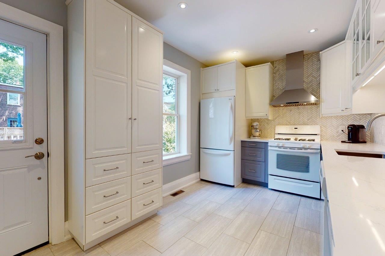 99 Bowmore Rd