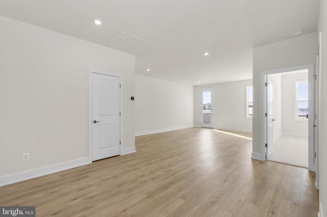 43252 Greeley Sq