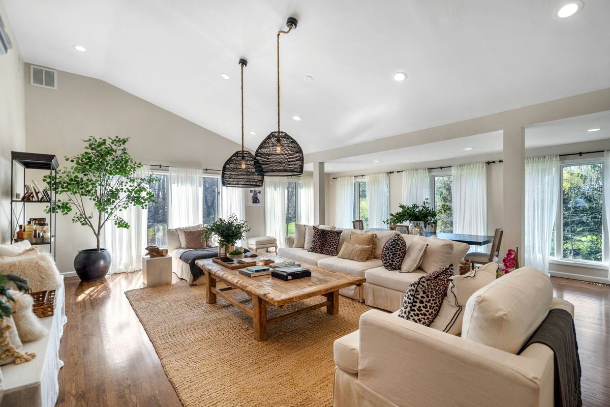 9 Deerfield Drive
