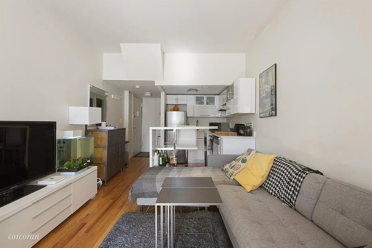 184 Thompson St, #4U