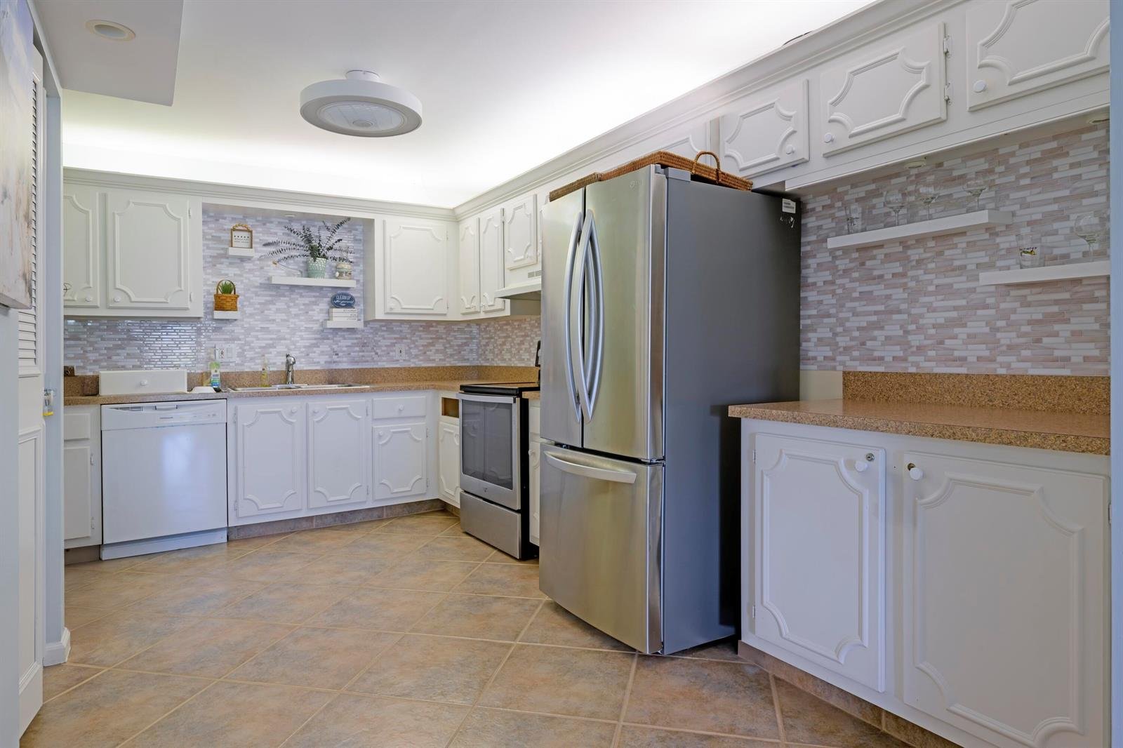 801 Lake Shore Drive #817