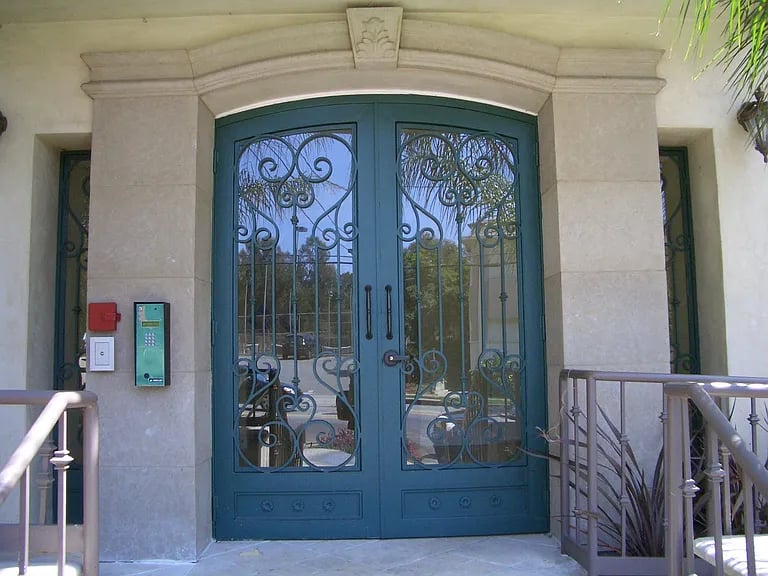 400 S Barrington Ave APT 202