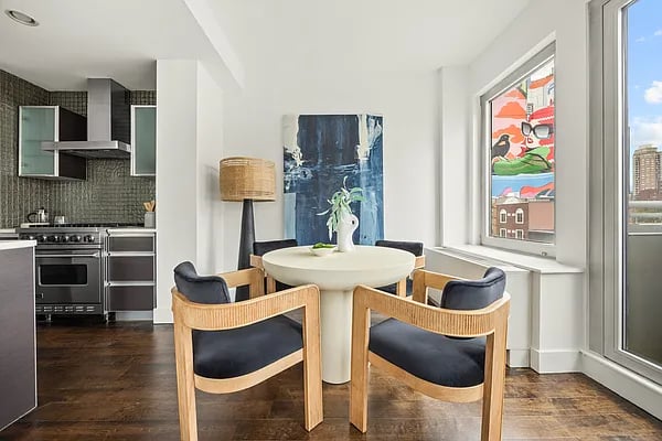 10-50 Jackson Ave #3A