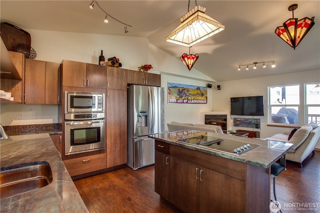 275 W Emerson Dr