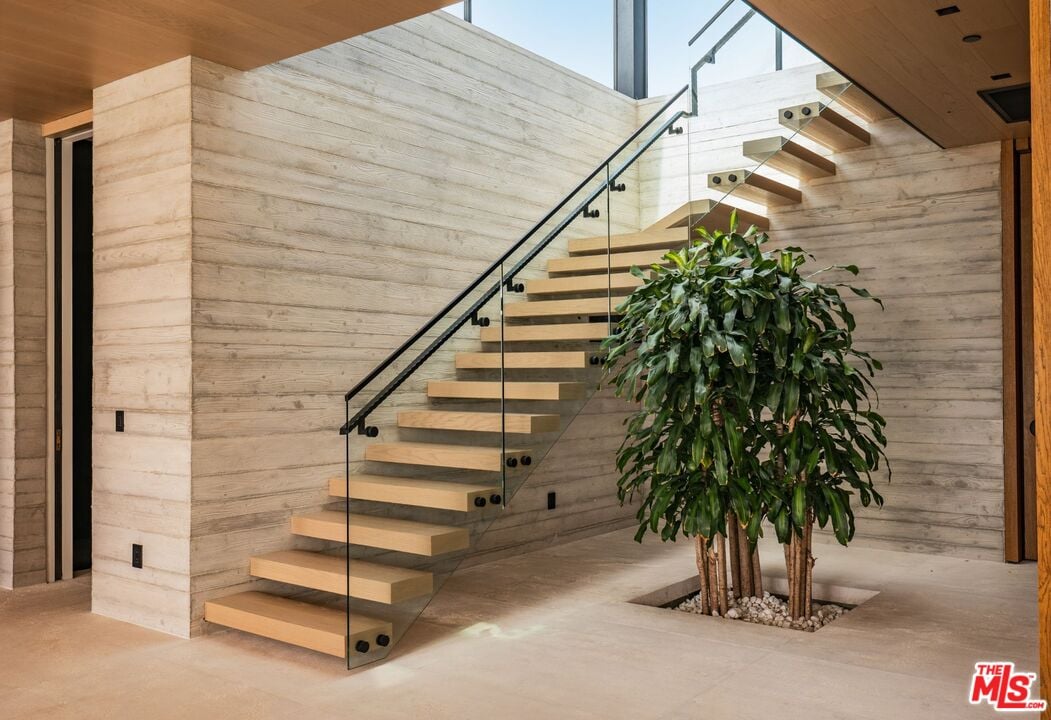 Skyreach Manor, Dume Dr, 90265