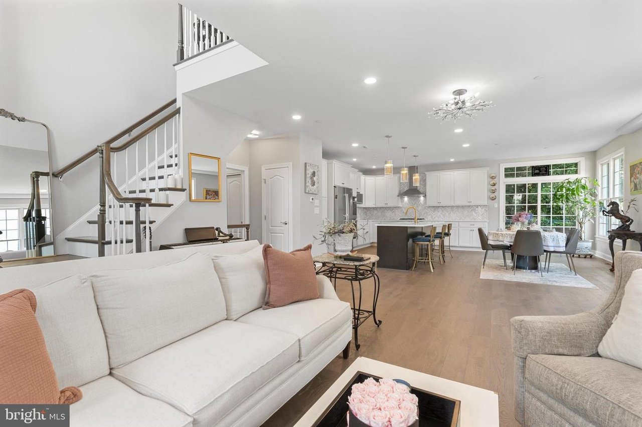 411 Merion Hill Ln