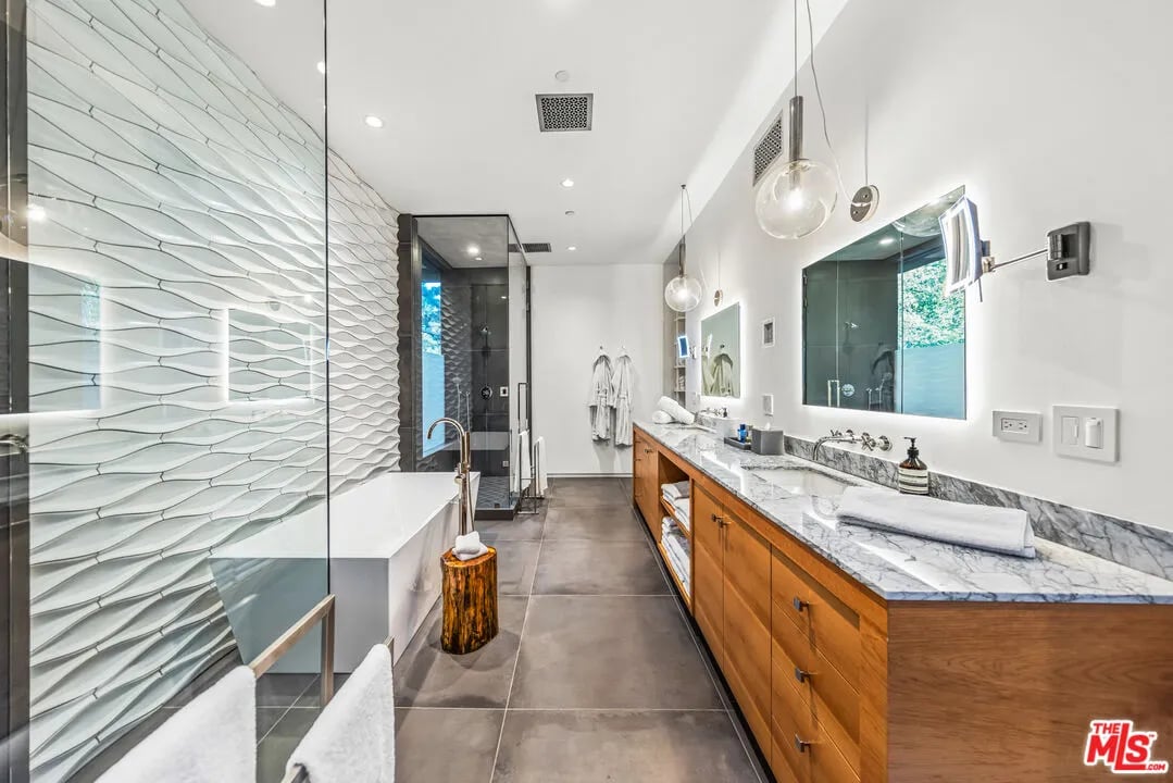 727 N Beverly Glen Blvd