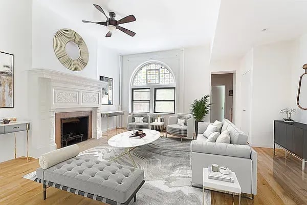 274 W 71st St