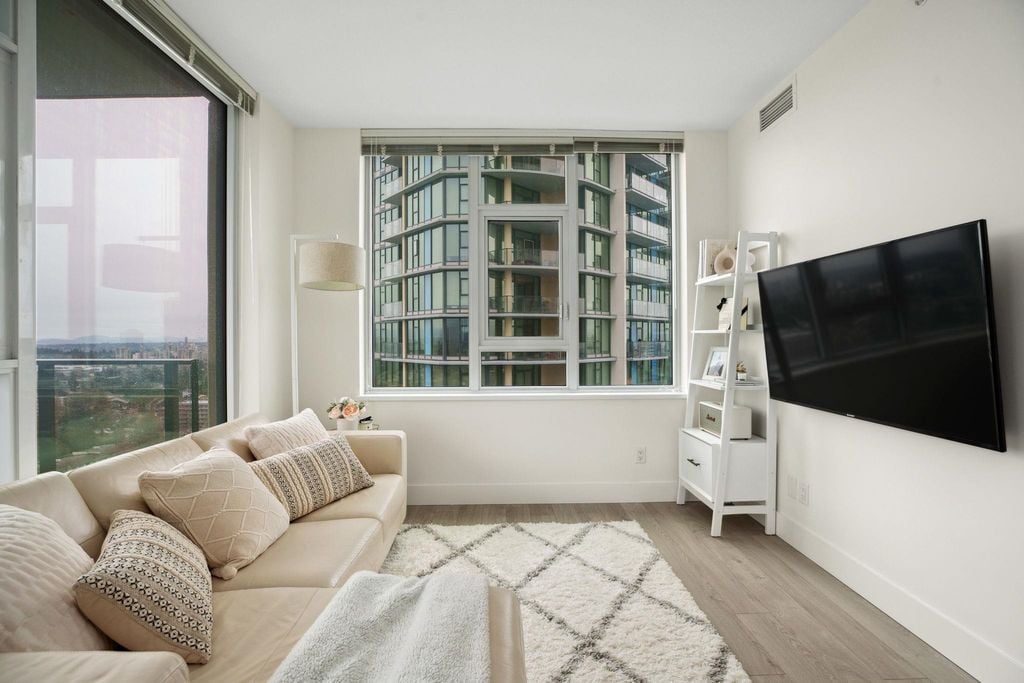 7358 Edmonds St, #2105