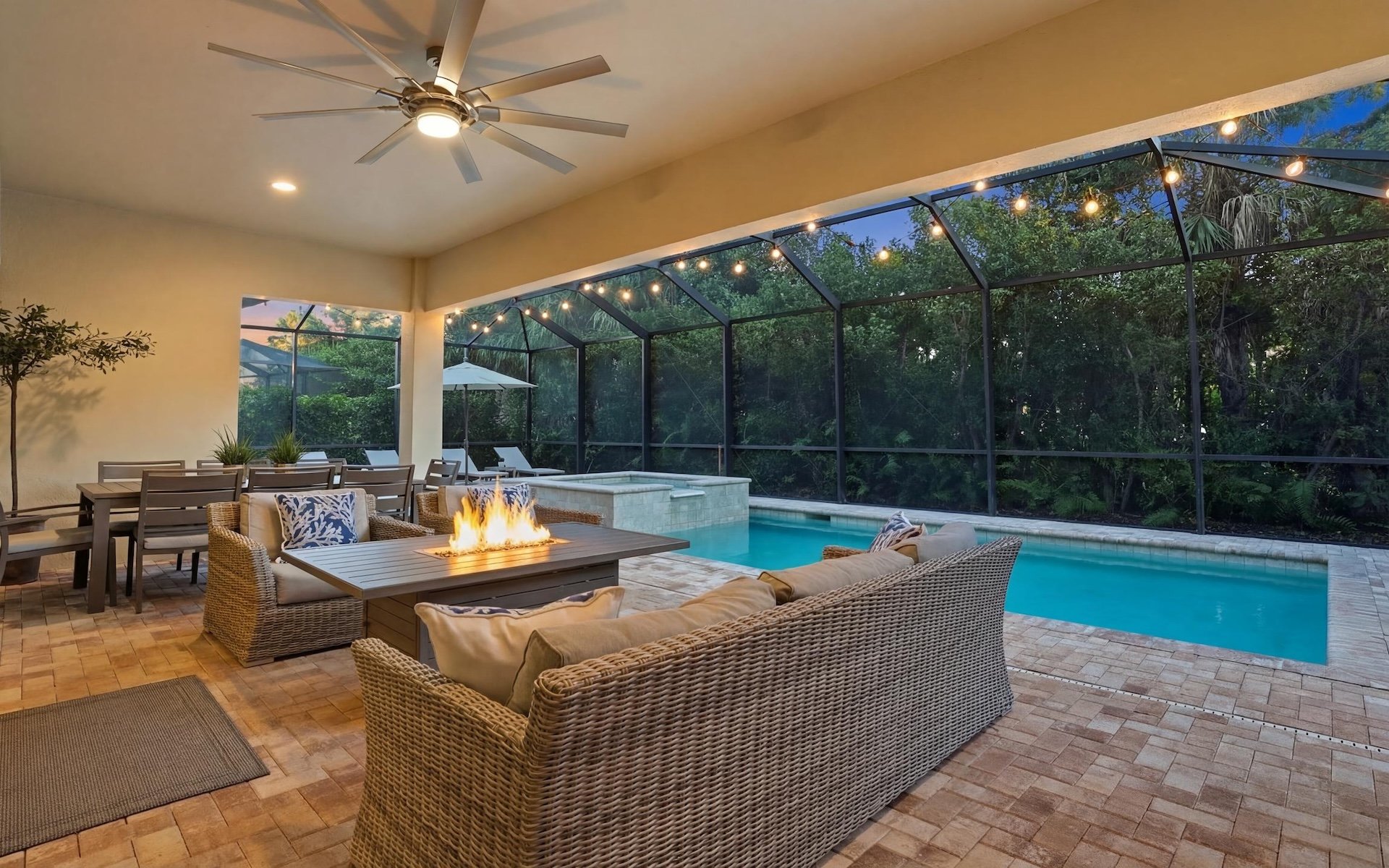 2867 Coco Lakes Dr