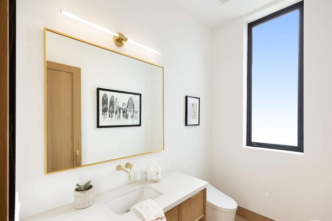 Mulholland Hwy, 90265