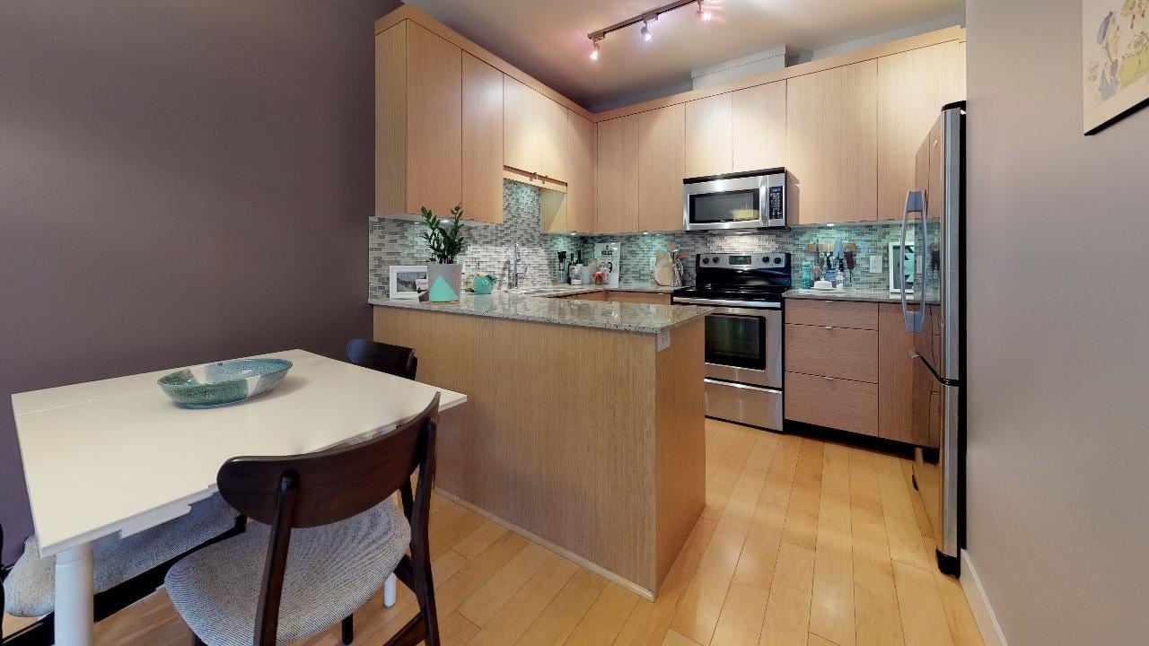 1909 Maple Dr, #205
