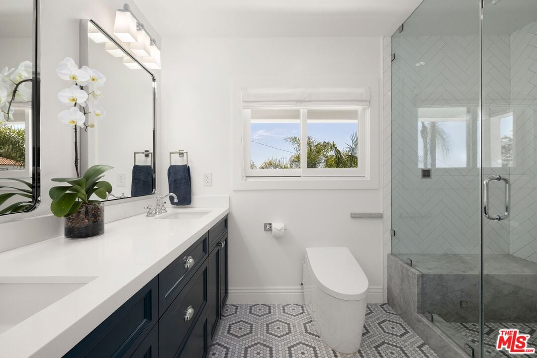 Halo Retreat, N Kings Rd, 90069