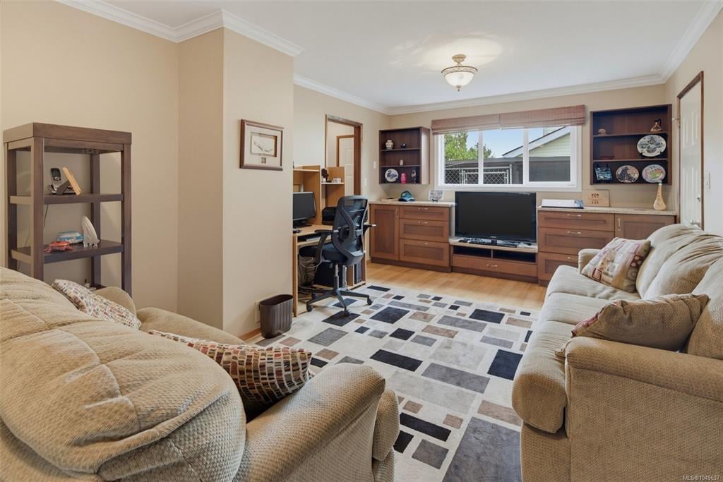 2056 Skyline Cres